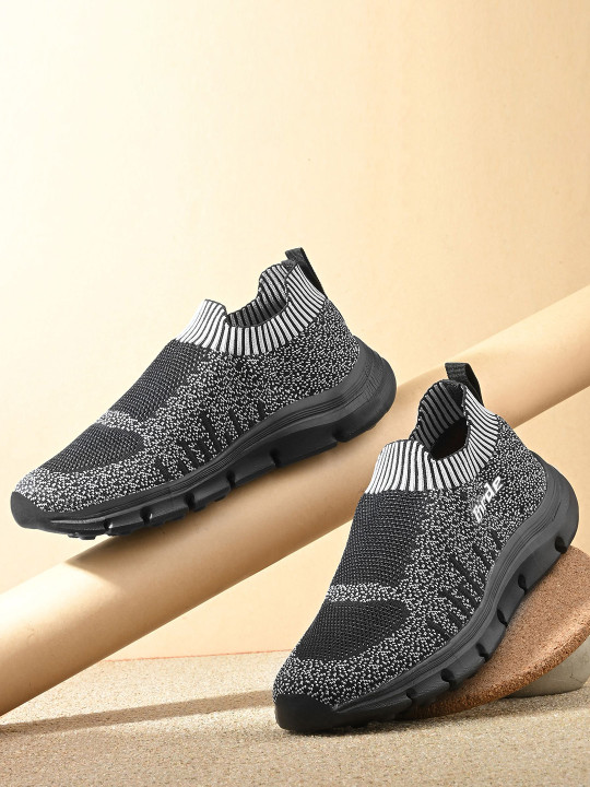 BIRDE Men Textured Round Toe Lightweight Slip-On Sneakers