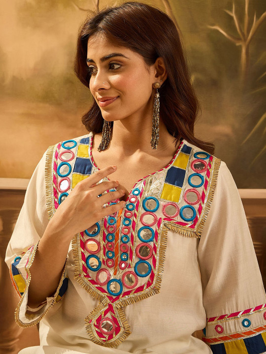 Sangria Floral Embroidered Round Neck Thread Work Straight Kurta With Trousers & Bag