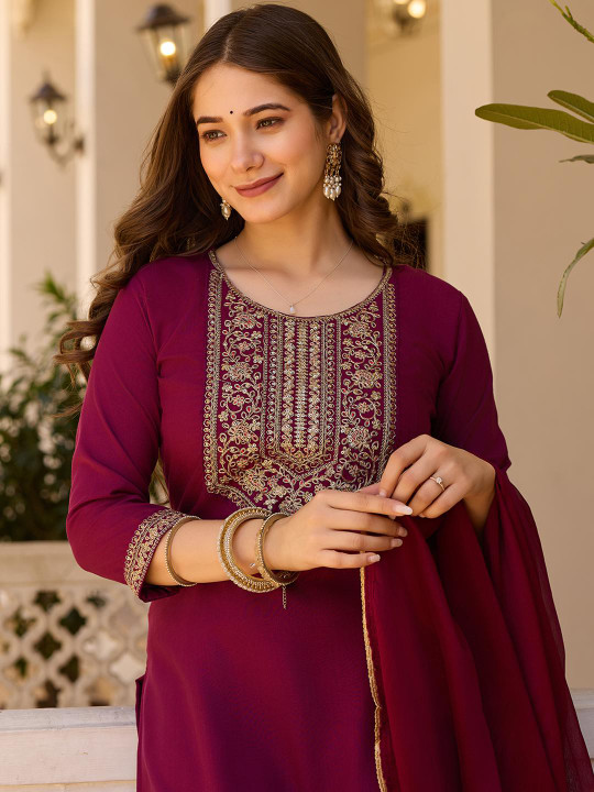 CaniBani Women Ethnic Motif Embroidered Thread Work Straight Kurta Set With Dupatta