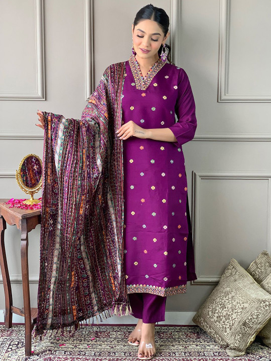 Navlik Floral Embroidered Thread Work Chanderi Silk Straight Kurta & Trouser & Dupatta