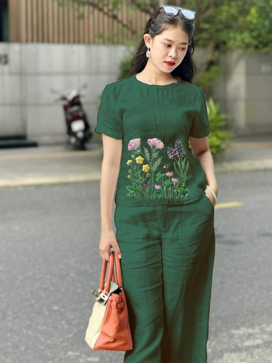 Naida Embroidered Relaxed Fit Round Neck Top & Trousers Co-Ords