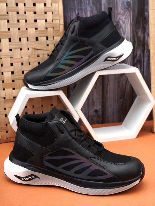 FOGGY Men Lightweight Colourblocked Sneakers