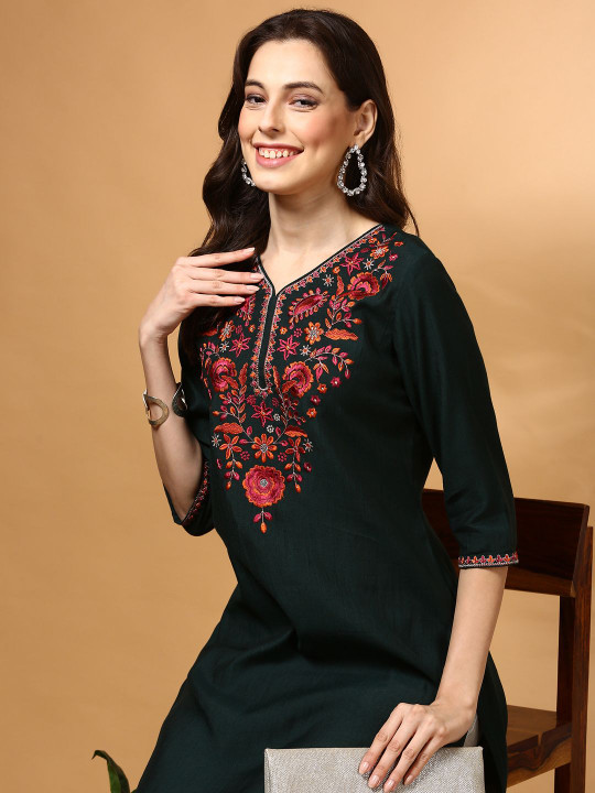 Anouk Floral Embroidered Thread Work V Neck Kurta