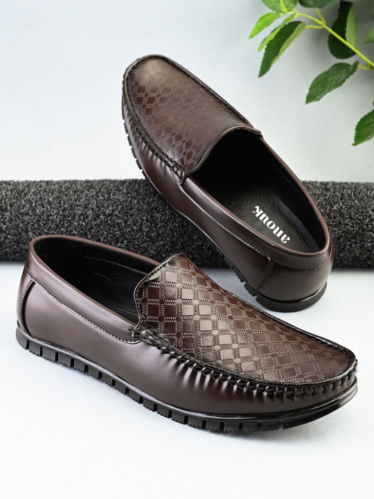 Anouk Men Textured Lightweight Round Toe Loafers