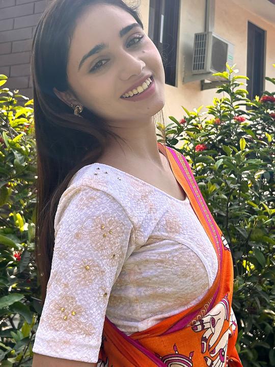 Bindigasm's Advi Floral Printed Stretchable Jacquard Saree Blouse
