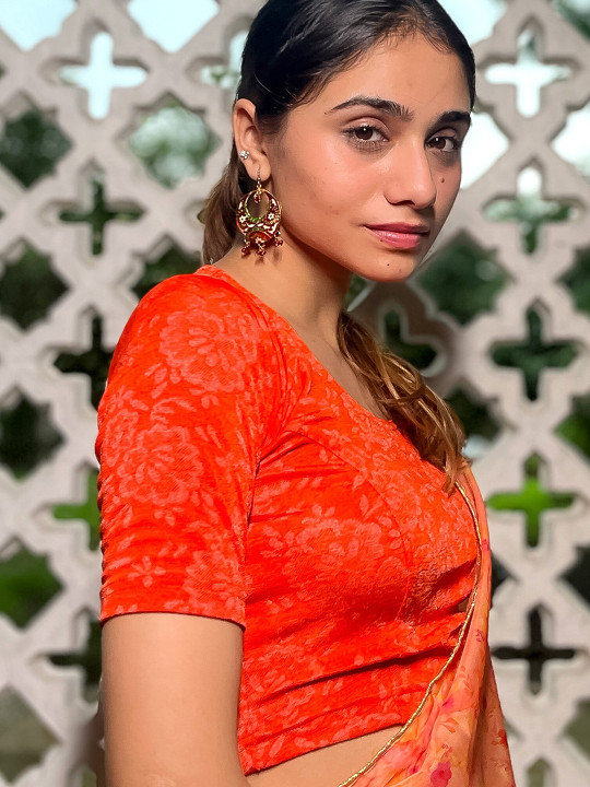 Bindigasm's Advi Floral Woven Design Jacquard Stretchable Saree Blouse