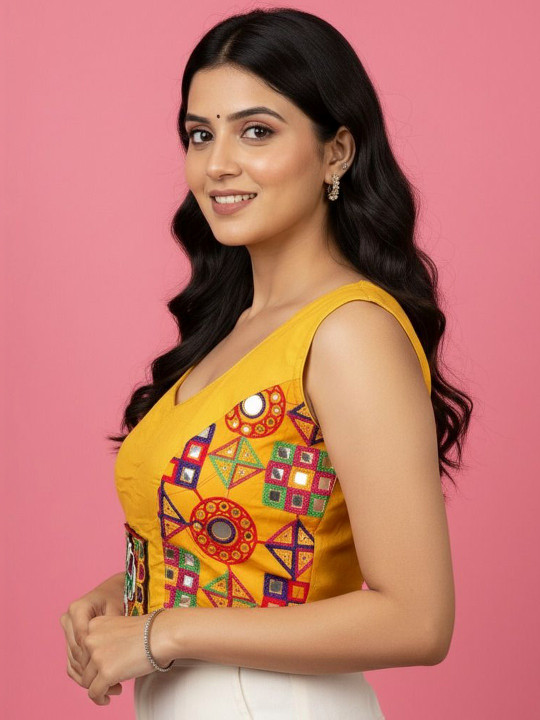 HERE&NOW Embroidered Sweetheart Neck Saree Blouse
