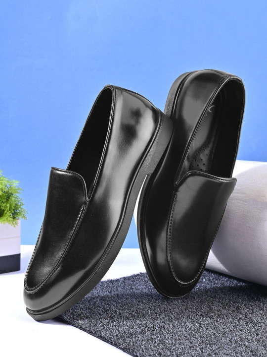 House of Pataudi Men Round Toe Lightweight Slip-On Loafers