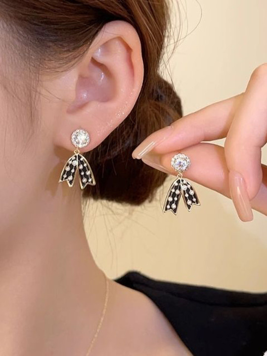 AKISON JEWELS Geometric Drop Earrings