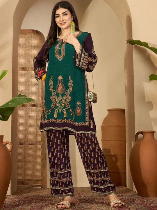 Sangria Printed Round Neck Straight Kurta & Trousers