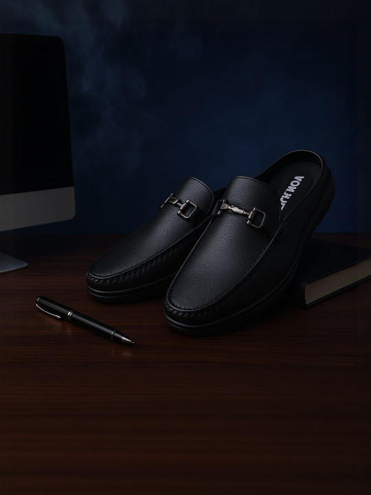 Von huette Men Textured Buckles Design Loafers