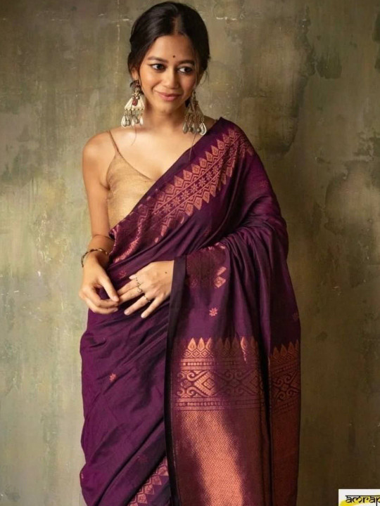 clotheva Woven Design Zari Silk Blend Saree