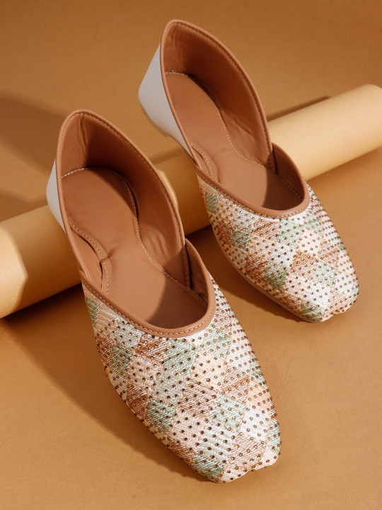 SIRDENILL Women Textured Mojaris