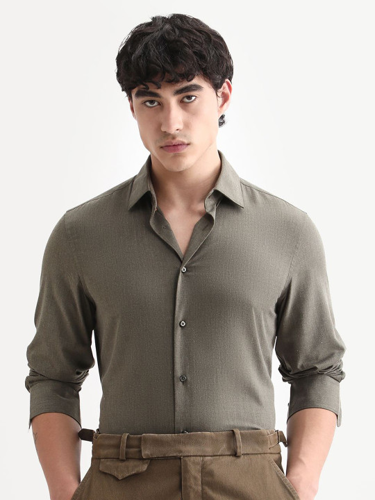 RARE RABBIT Men Premium Fit Solid Spread Collar GUNJO 25 Casual Shirt