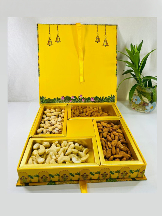 MERA HAAT Unisex Almonds Cashews Pistachios & Raisins Dry Fruits Diwali Gift Box - 800g