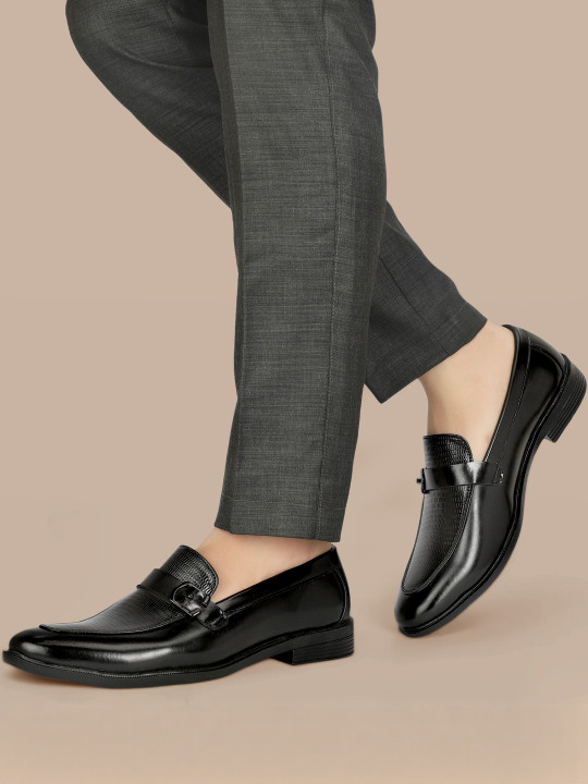 RIMEZS Men Textured PU Loafers