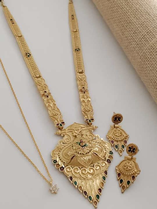 OM KRISHIV COLLECTION Women Gold-Plated Stone-Studded Jewellery Set