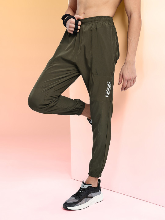 HRX by Hrithik Roshan Men Rapid Dry Cropped Training Joggers with Paneling Detail