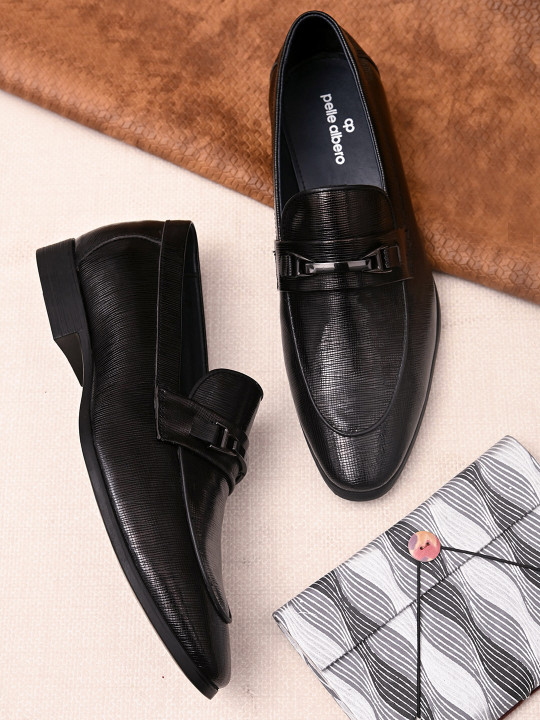 pelle albero Men Black Textured Formal Loafers