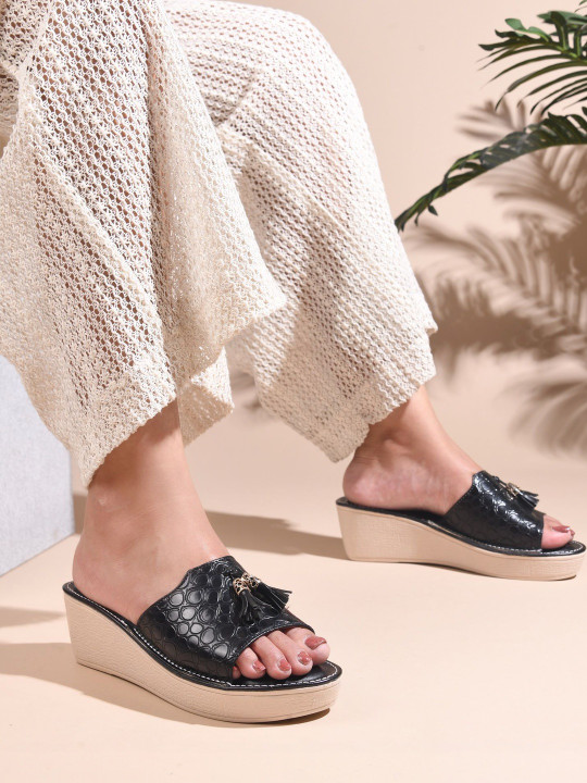 SELFIEE Textured Platform Sandals