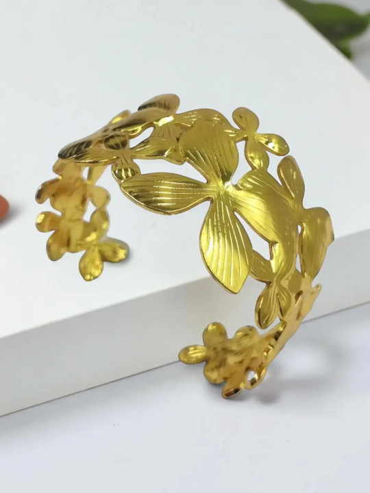 Neze Women Gold-Plated Cuff Bracelet
