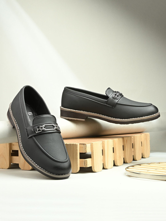 BELLION Men Textured Loafers