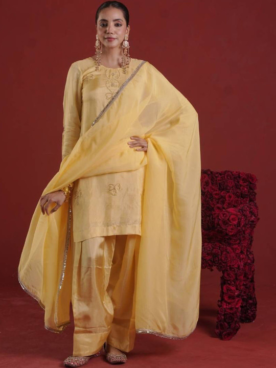 OneWe Women Ethnic Motifs Embroidered Regular Thread Work Pure Silk Kurta with Patiala
