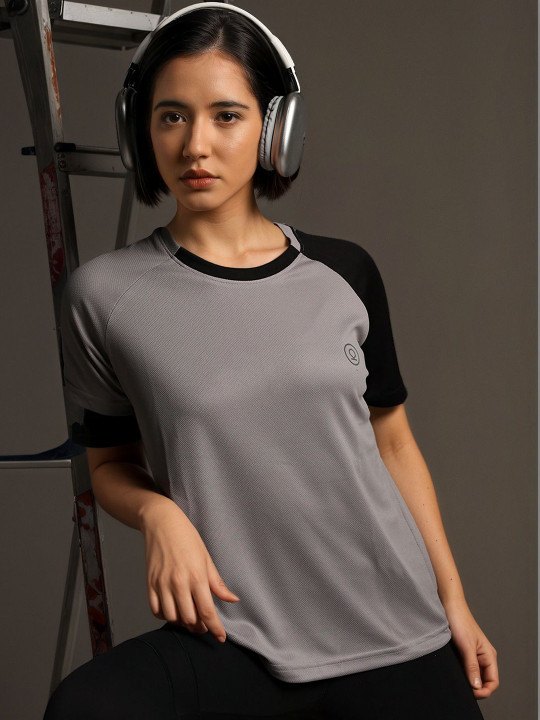 CHKOKKO Women Colourblocked Pockets T-shirt