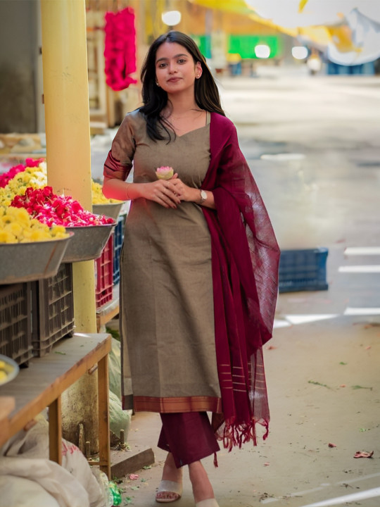 Aaghnya Women Regular Kurta with Trousers & With Dupatta