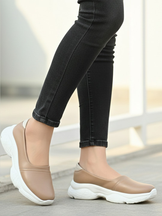 FAUSTO Women Lightweight Comfort Insole Contrast Sole Slip-On Sneakers