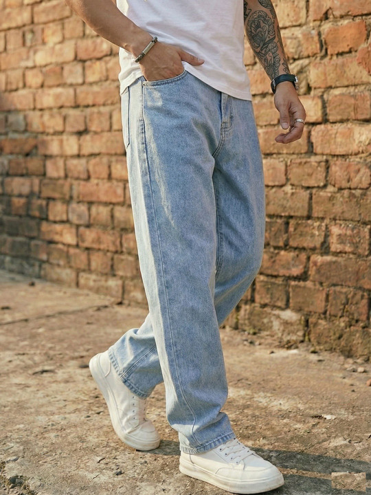 DAIME Men Relaxed Fit Mid-Rise Light Fade Jeans
