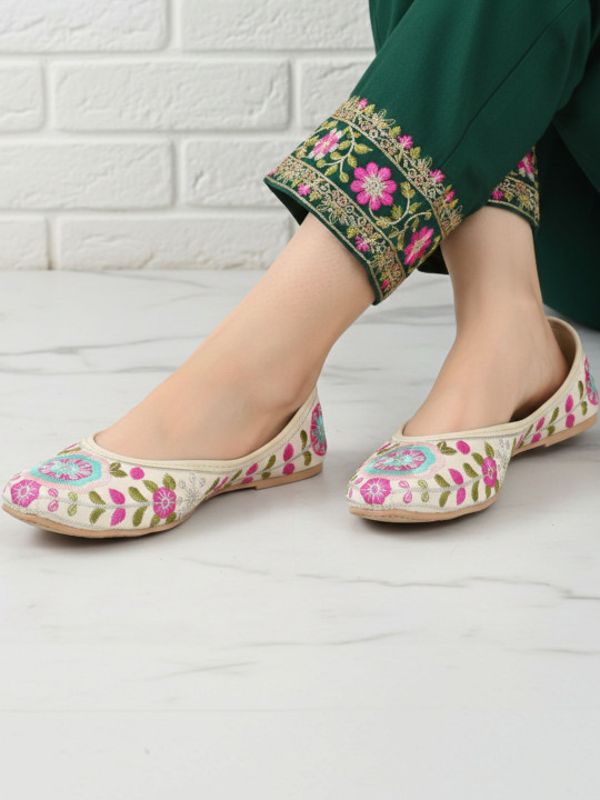 SZN Women Mojaris Flats