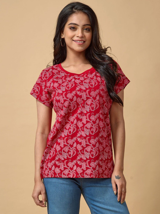 LYRA Women Floral Printed T-shirt