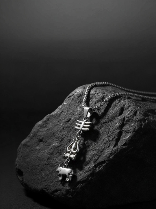 PASU FASHION Silver-Plated Pendant