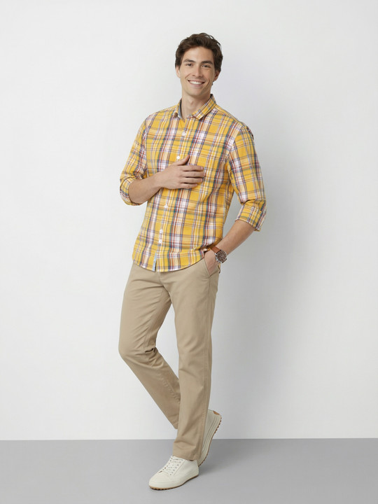 Men Regular Fit Checked Casual Shirt