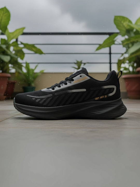 JOOTIYAPA Men Textured Sneakers