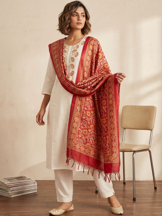 AADVIKA Women Ethnic Motifs Embroidered Regular Thread Work Kurta with Trousers & With Dupatta