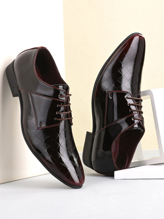 INVICTUS Men Red Textured Formal Derbys