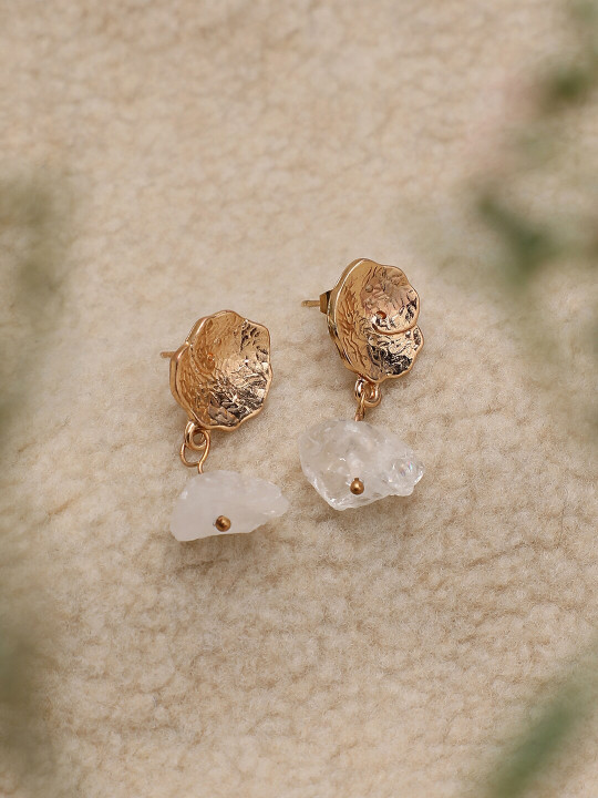 SOHI White Contemporary Gold-Plated Studs Earrings