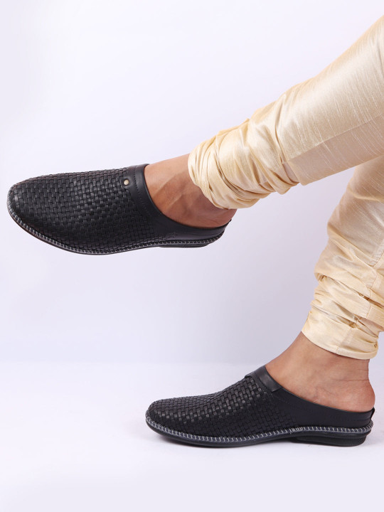 FAUSTO Men Textured Lightweight Mules