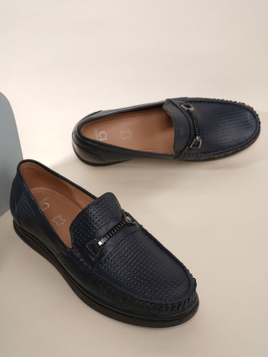 Carlton London Men Textured Leather Loafers