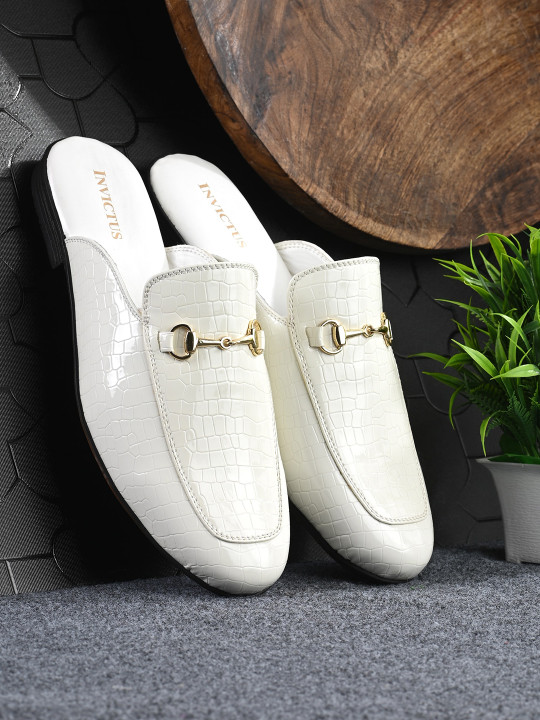 INVICTUS Men Textured Mules Flats