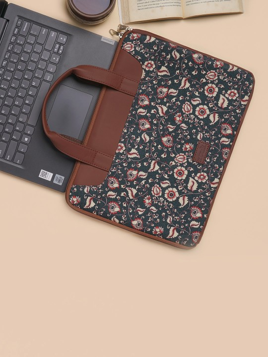 Zouk Women Blue & White Printed Jute Laptop Sleeve