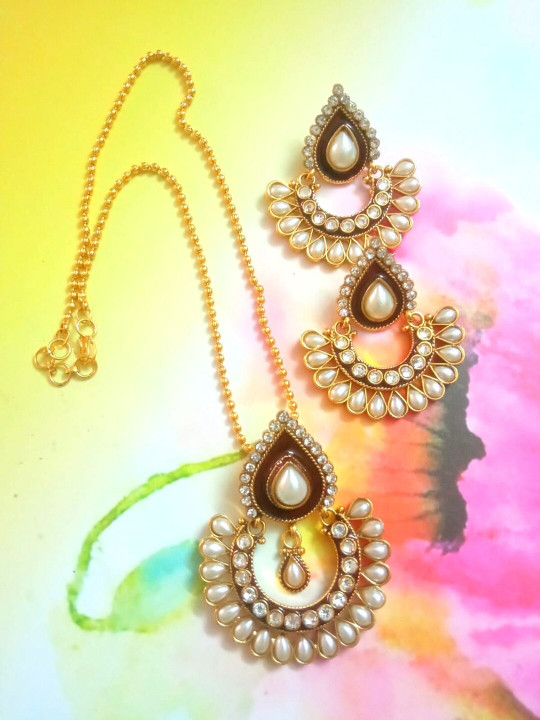 Runjhun Gold-Plated CZ-Studded & Pearl Beaded Jewellery Set