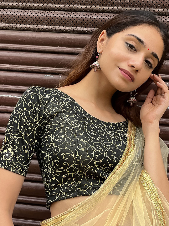 Bindigasm's Advi Floral Printed Stretchable Lycra Saree Blouse