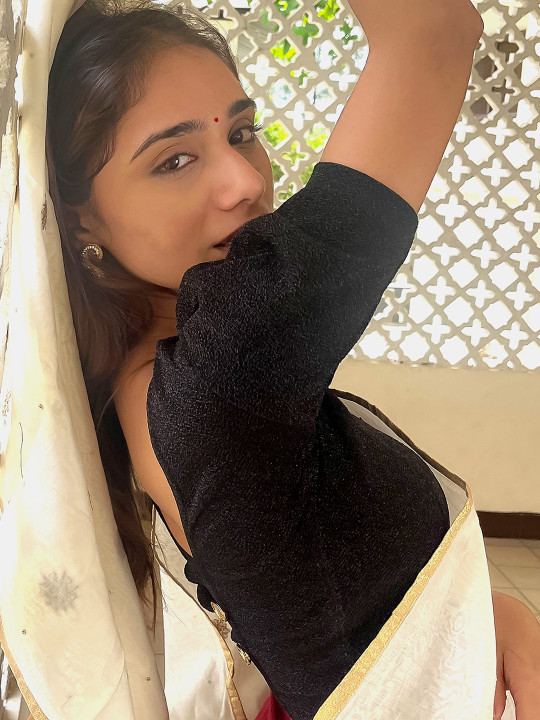 Bindigasm's Advi Woven Zari Jacquard Saree Blouse