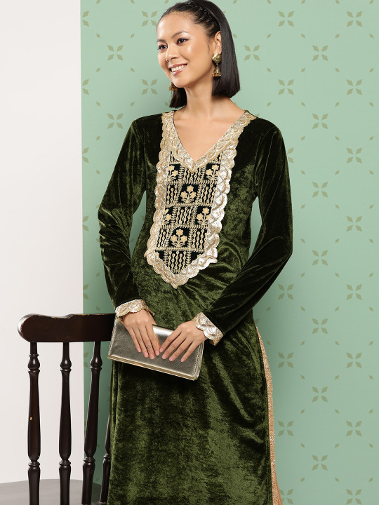 Sangria Yoke Design Sequinned Velvet Finish Kurta