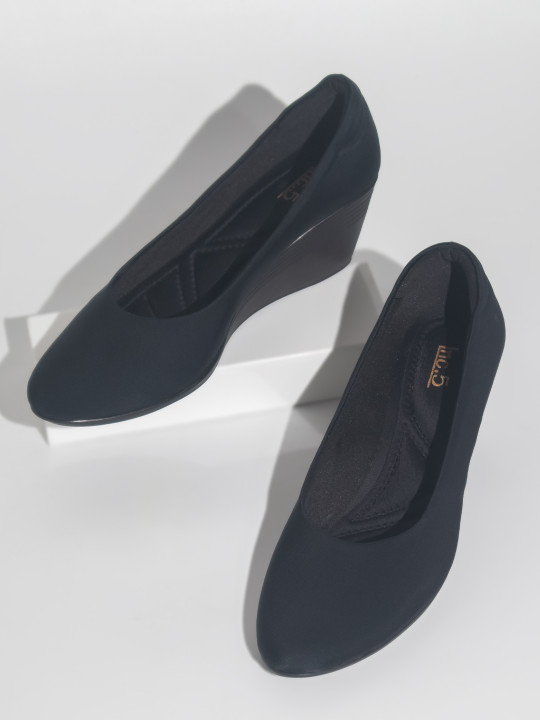 Inc 5 Closed Back Wedge Pumps