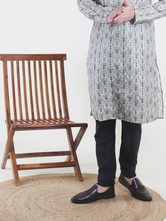 FAUSTO Men Embroidered Lightweight Mojaris