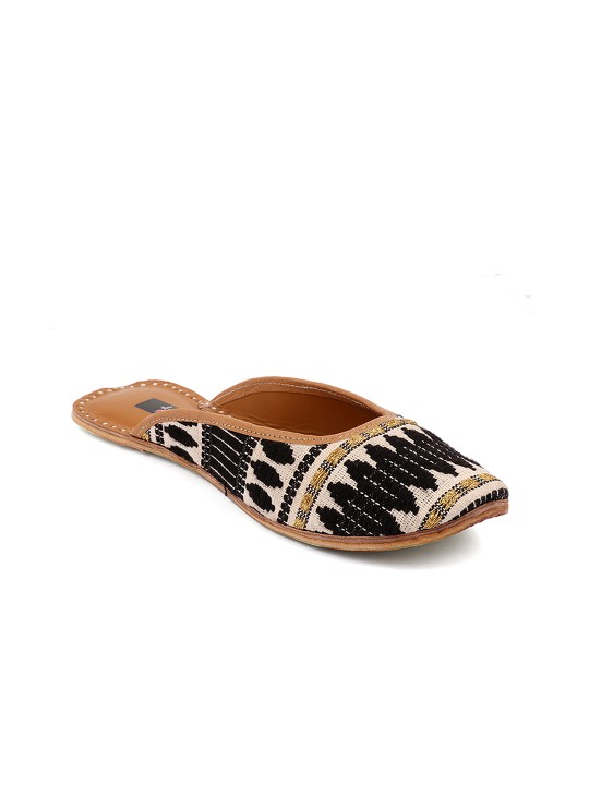 Women Black Woven Design Canvas Mojaris 35